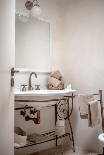 Others 4, Masseria Pavone, Taranto