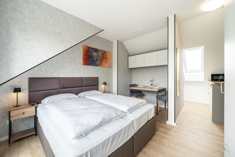 Bedroom 5, SmartLiving Boardinghouse- 24h Check In, Bielefeld
