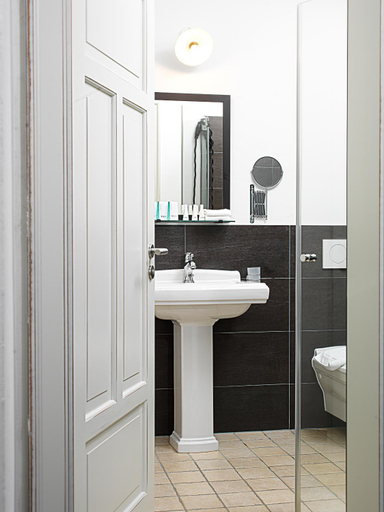 Bathroom 3, DIE POST Landgasthof Aufkirchen, Starnberg