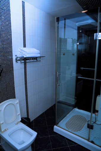 Bathroom 3, Abat Guest House, Addis Abeba