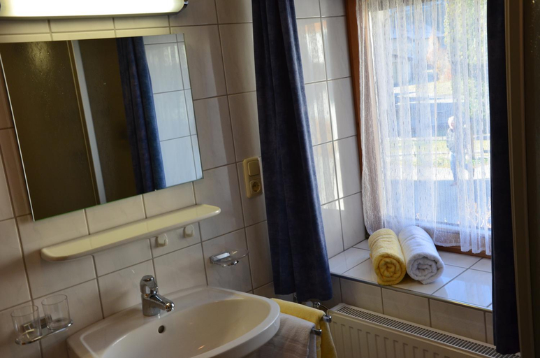 Bathroom 5, Pettneuer Hof, Landeck