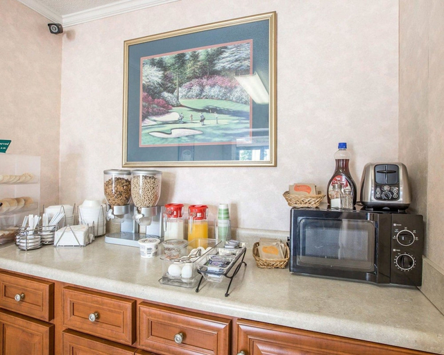 Food & Drinks 5, Quality Inn & Suites Thompson, McDuffie