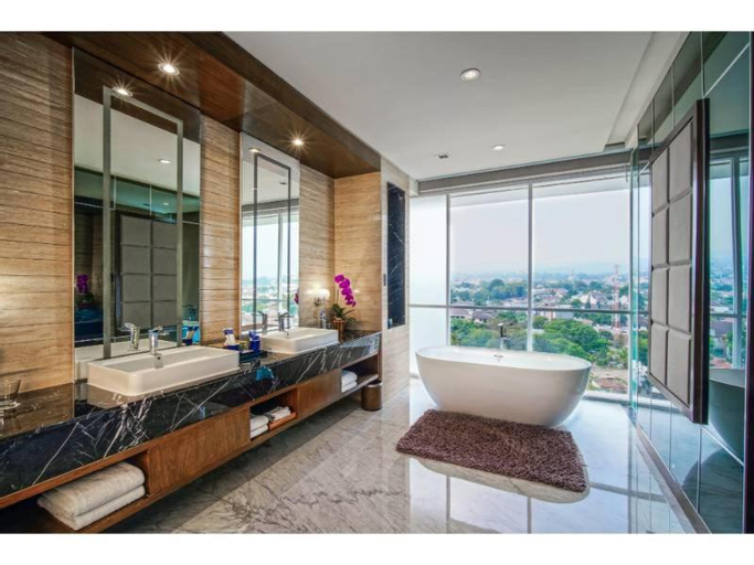 Bathroom 26