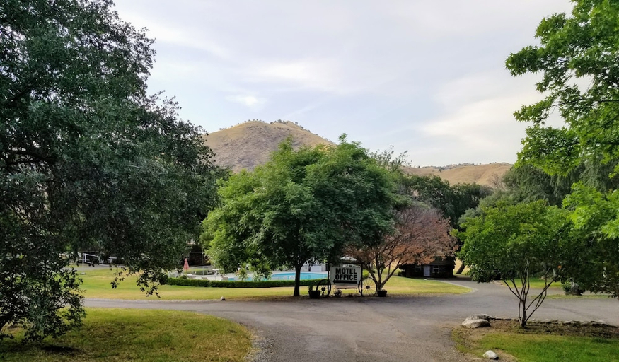 Others 5, Lazy J Ranch-Americas Best Value Inn, Tulare