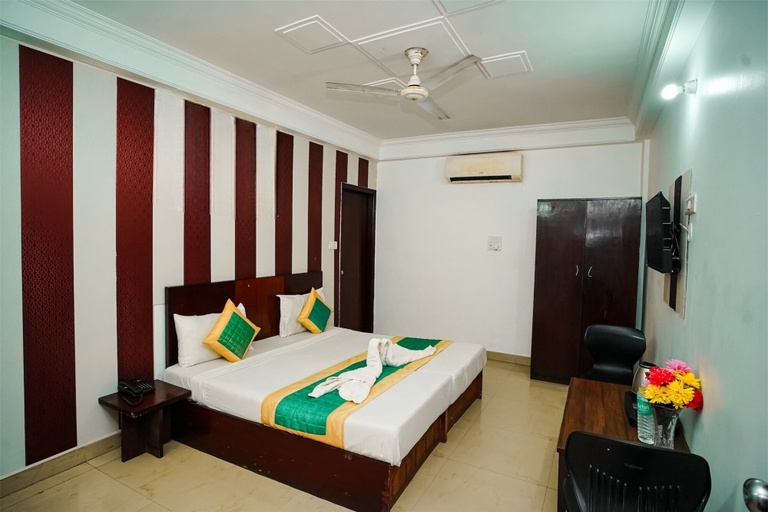 Bedroom 1, Hotel Aditya Inn, Delhi