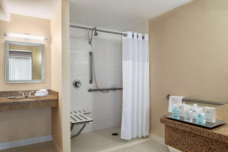 Bathroom 3, Wyndham Springfield City Centre, Sangamon