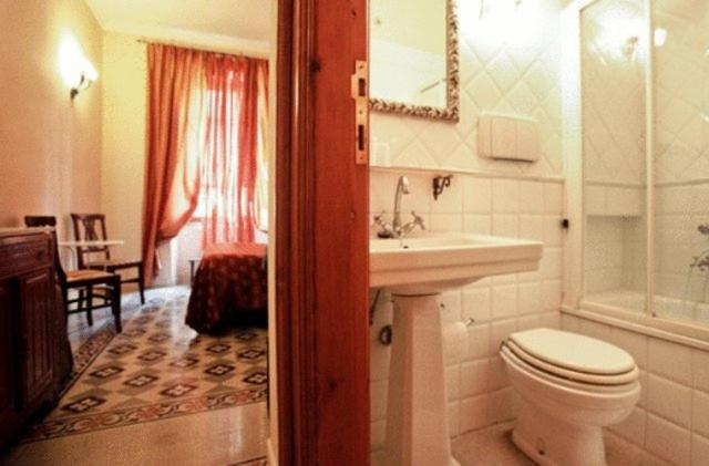 Bathroom 4, Marta Guest House, Rome