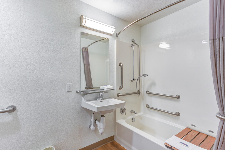 Bathroom 3, Motel6 Portland, OR - Tigard West, Washington