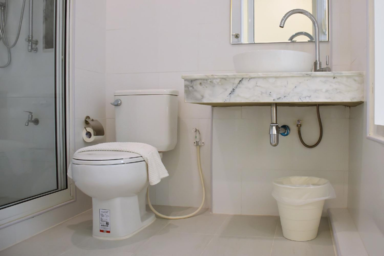 Bathroom 4, Shunli Hostel, Phuket Island