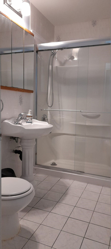 Bathroom, Algonquin Daily & Monthly Rooms, Ottawa