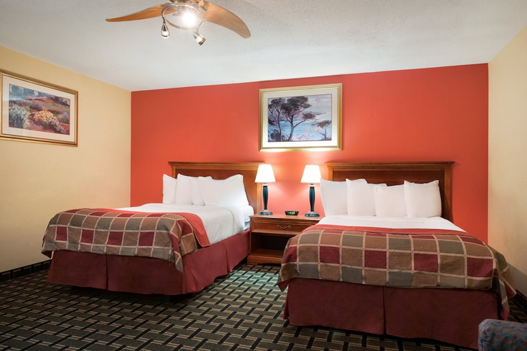 Bedroom 2, Baymont By Wyndham Springfield, Sangamon
