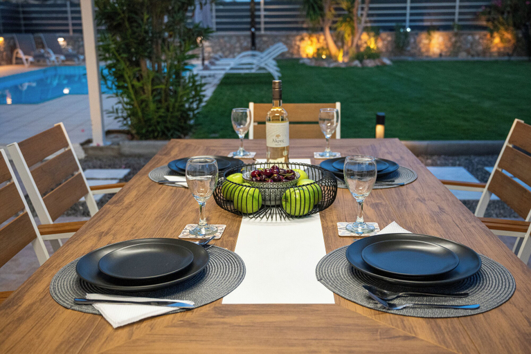 Food & Drinks 5, Villa Mariani II, South Aegean