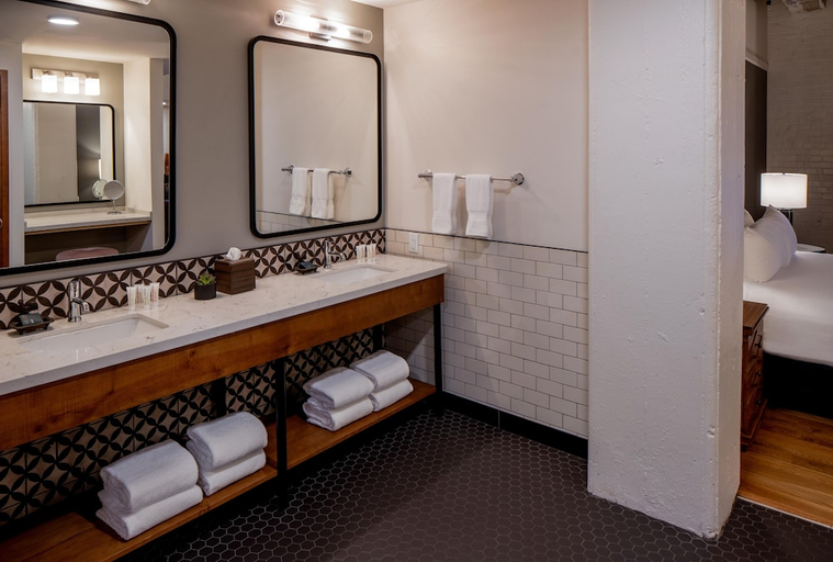 Bathroom 4, The Last Hotel St Louis, Saint Louis