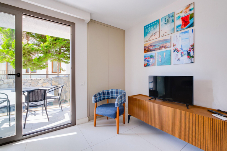 Room 5, Flat With Shared Pool Near Beach in Bodrum, Bodrum
