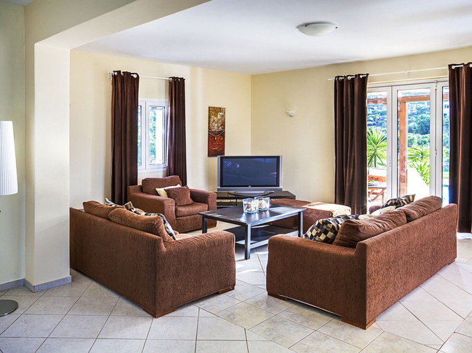Others 5, Spacious Villa with Private Pool & Outside Bar near Sea in Sisi, Crete