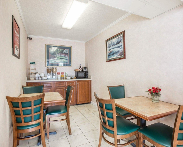 Food & Drinks 4, Quality Inn & Suites Thompson, McDuffie