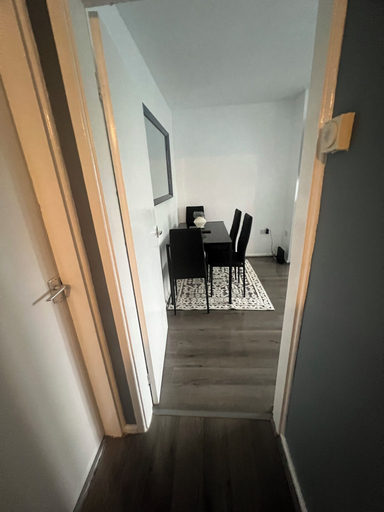 Others 2, Serene Escape Cosy Apartment in Wolverhampton, Wolverhampton