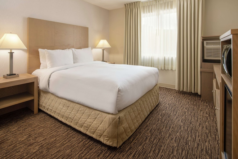 Bedroom 3, DoubleTree by Hilton Portland Tigard, Washington