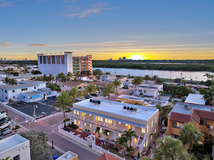 Others 5, Laguna Blu Beach, Broward
