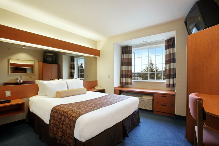 Bedroom 3, Motel 6 Sutherlin, OR, Douglas