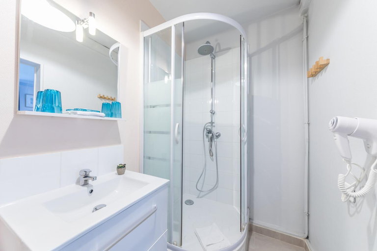 Bathroom 4, Apartment WS Pantheon - Mouffetard, Paris