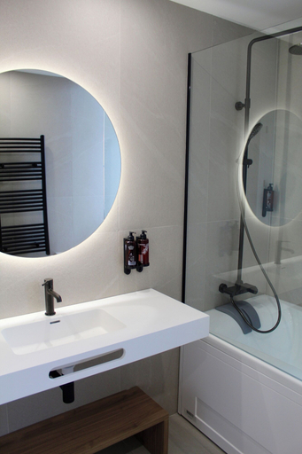 Bathroom 5, Hotel Mondragón, Guipúzcoa