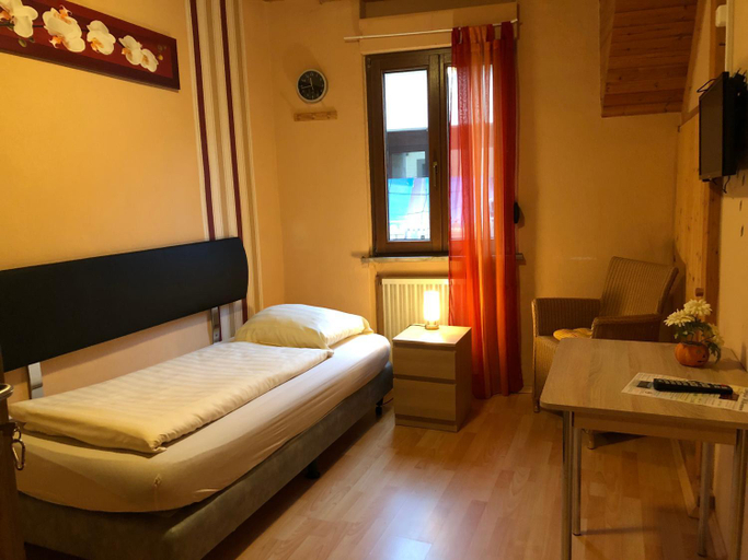 Bedroom 3, Hotel Zur Dorfschanke, Cochem-Zell