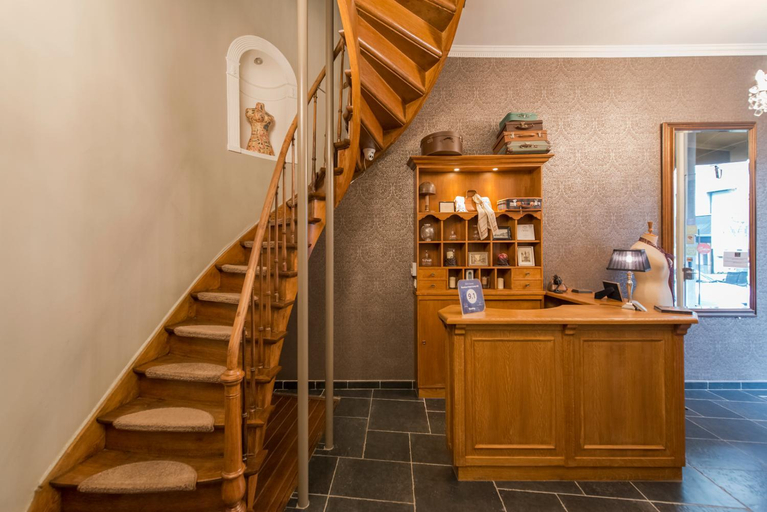 Public Area 2, Caelus VII Boutique, Limburg