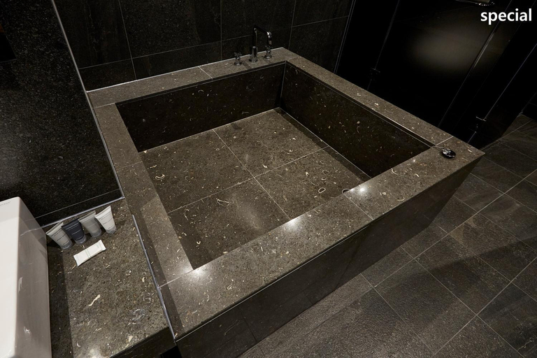 Bathroom 16
