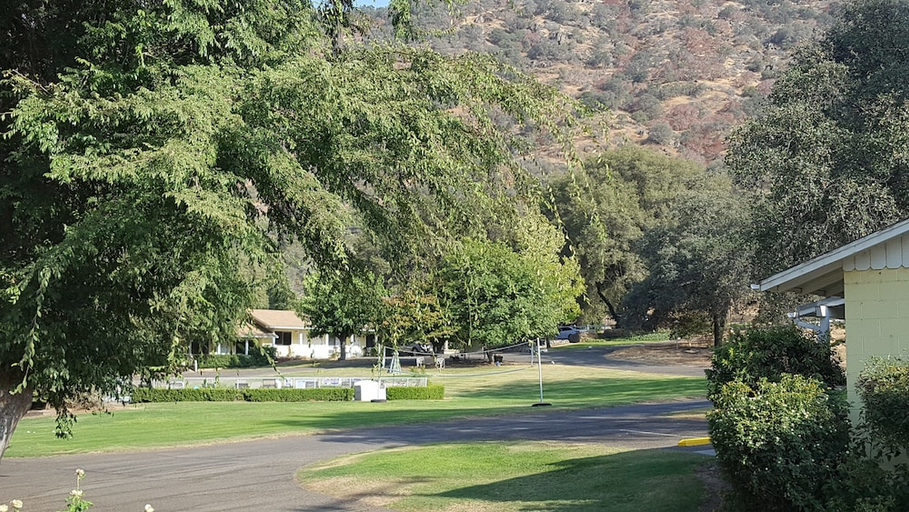 Others 4, Lazy J Ranch-Americas Best Value Inn, Tulare
