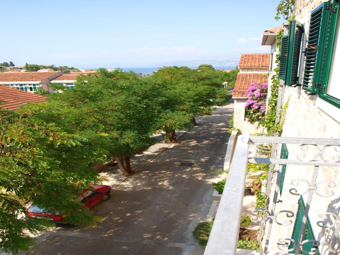 Others 3, Apartments Mia, Postira
