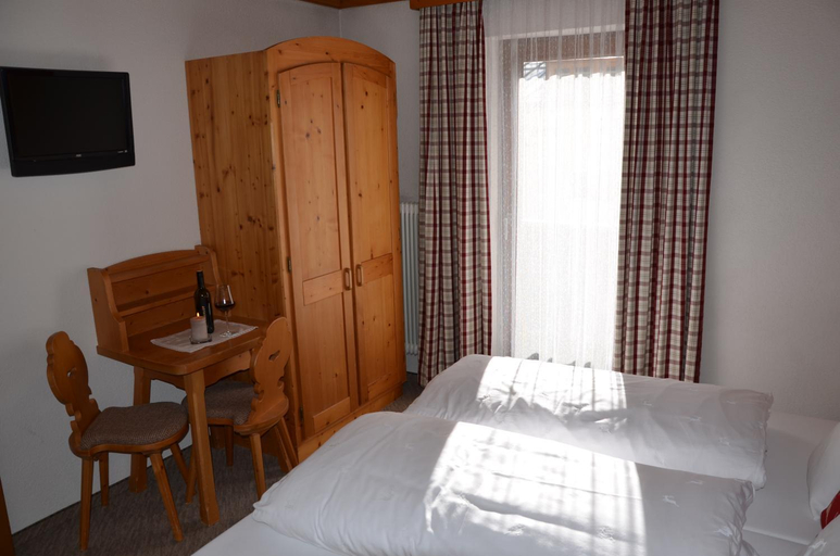 Bedroom 4, Pettneuer Hof, Landeck