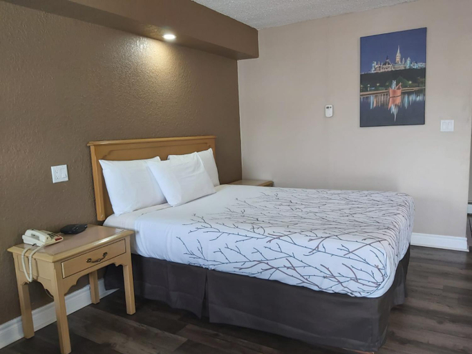 Others 4, Arnprior Motor Inn, Renfrew