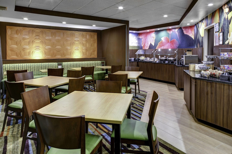 Food & Drinks 4, Fairfield Inn Suites Atlanta Suwanee, Gwinnett