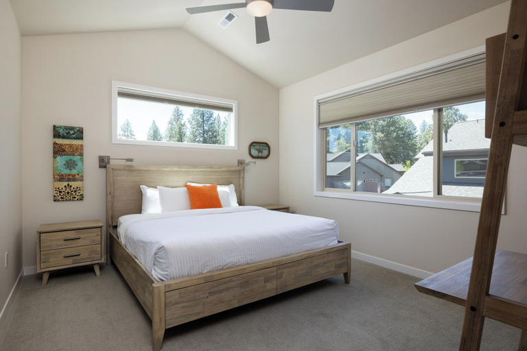 Bedroom 3, Adventure View, Deschutes