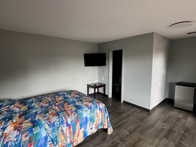 Bedroom 2, States Motel, Multnomah