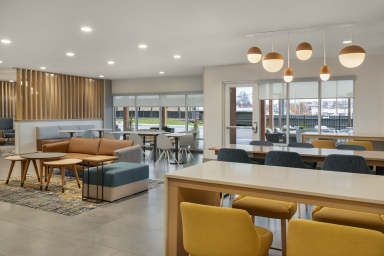 Food & Drinks 5, Towneplace Suites By Marriott New Philadelphia, Tuscarawas
