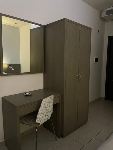 Others 5, Hotel Cristian, Napoli