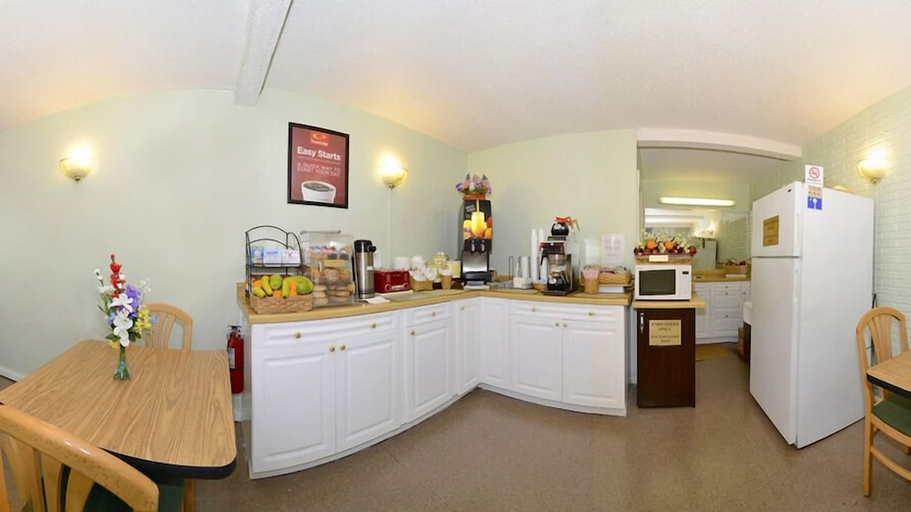Food & Drinks 5, Motel6 Summerville, SC – Charleston, Berkeley