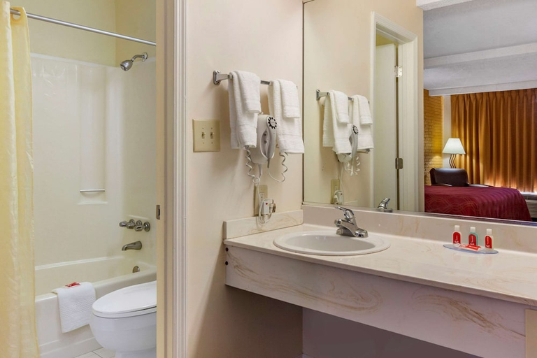 Bathroom 2, Motel6 Summerville, SC – Charleston, Berkeley
