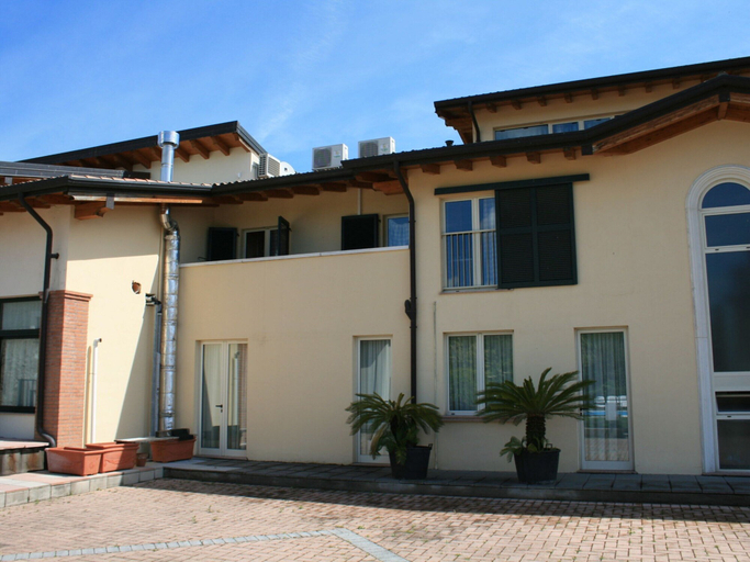 Exterior & Views 2, Agriturismo with Pool near Golf Course & Salò, Brescia