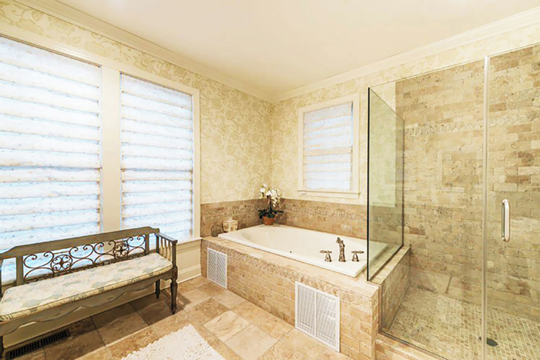 Bathroom, Villa Charlotte, Suffolk
