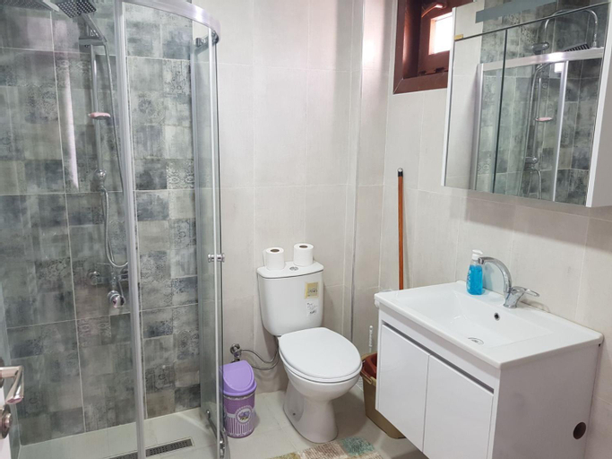 Bathroom 11