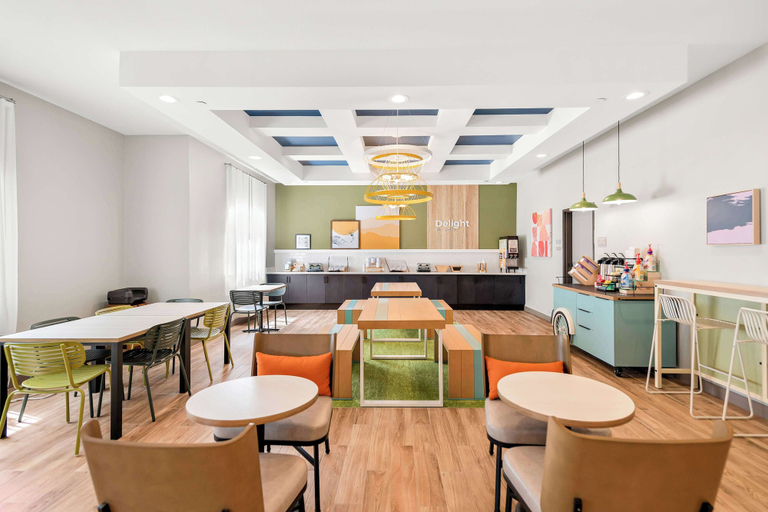 Food & Drinks, Spark by Hilton Mansfield, De Soto