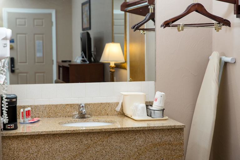 Bathroom 3, Econo Lodge Sturbridge Route 20, Worcester