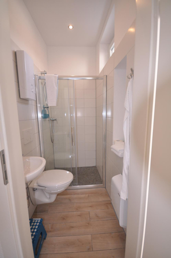 Bathroom 3, Apartment Dusseldorf-City, Düsseldorf