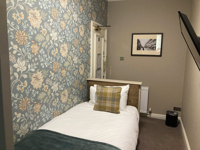 Bedroom 2, Abbey Inn, Renfrewshire