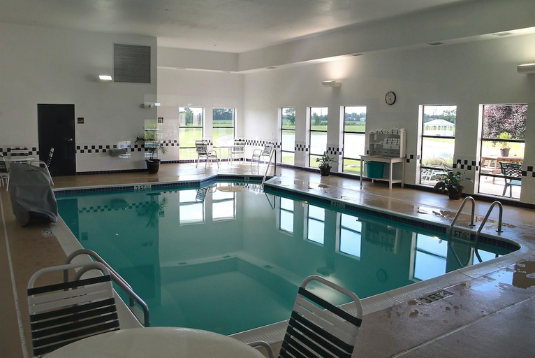 Sport & Beauty, Hampton Inn Tiffin, Seneca
