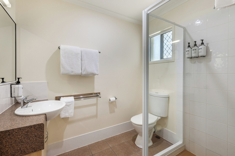 Bathroom 5, Comfort Resort Blue Pacific, Mackay - Pt A