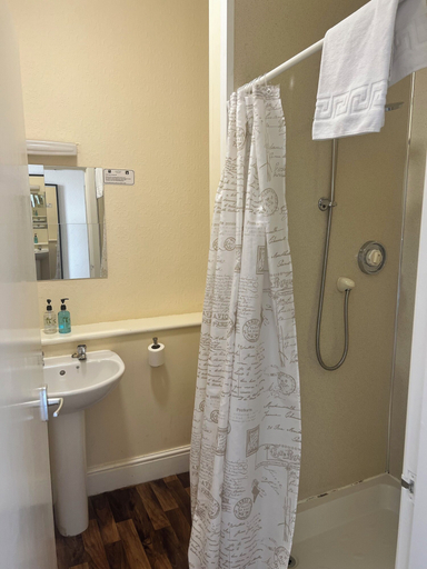 Bathroom 2, The Sun Inn, Cumbria
